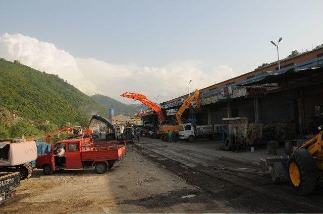 İpekyolu Sanayi Sitesi Esnafının Asfalt İsteği Yerine Getirildi