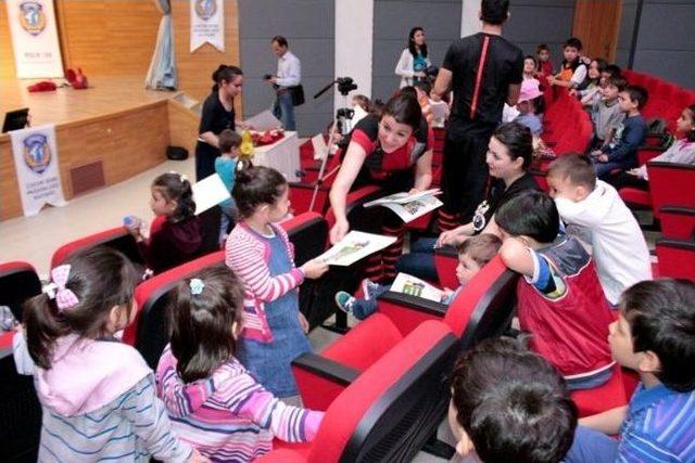 Trafik Kurallarını Şarkılar Eşliğinde &Ouml;ğrendiler 1