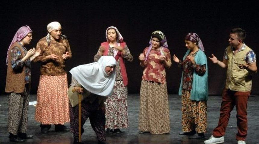 Aydın Belediyesi Şehir Tiyatrosu &Ouml;ğrencileri B&uuml;y&uuml;ledi