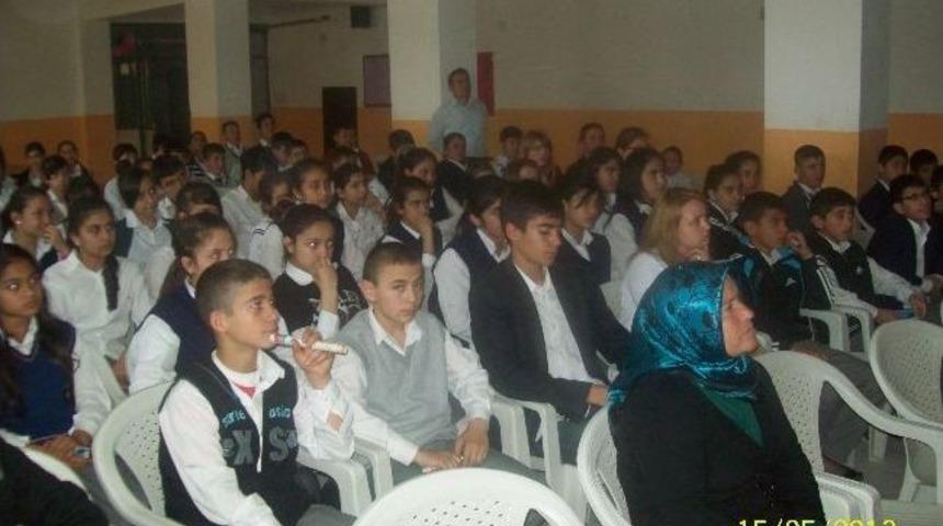 650 &Ouml;ğrenciye İtnernetteki Tehlikeler Anlatıldı