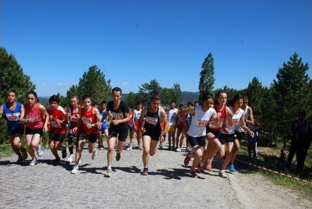 Balkan Ve Avrupa Dağ Koşusu Milli Takım Se&ccedil;meleri Gediz'in Termal Turizm Merkezi Muratdağı'nda Yapıldı