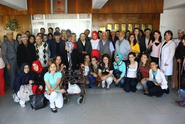 Avrasya &Uuml;niversitesi &Ouml;ğrencilerinden Trabzon Huzurevi&rsquo;ne Ziyaret 1
