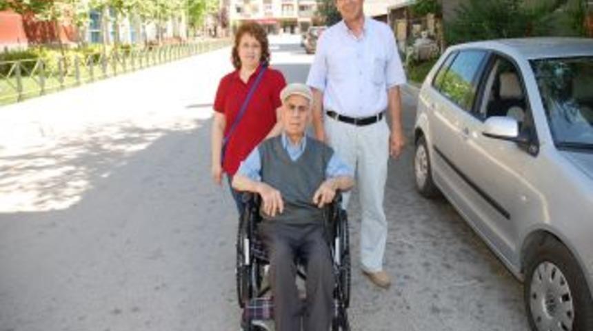 Mavi Kapaklar Umut Oldu, 76 Yaşındaki Kadir Öz Tekerlekli Sandalyeye Kavuştu