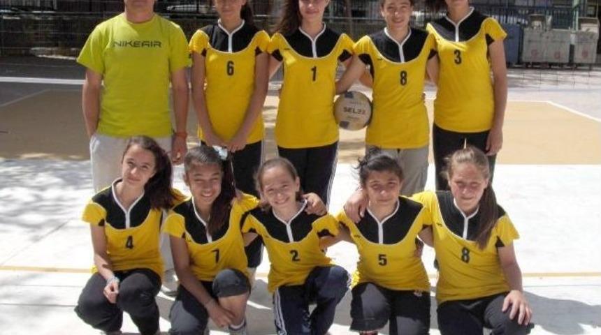 Mehmet&ccedil;ik İlk&ouml;ğretim Okulu Başarılarını S&uuml;rd&uuml;r&uuml;yor