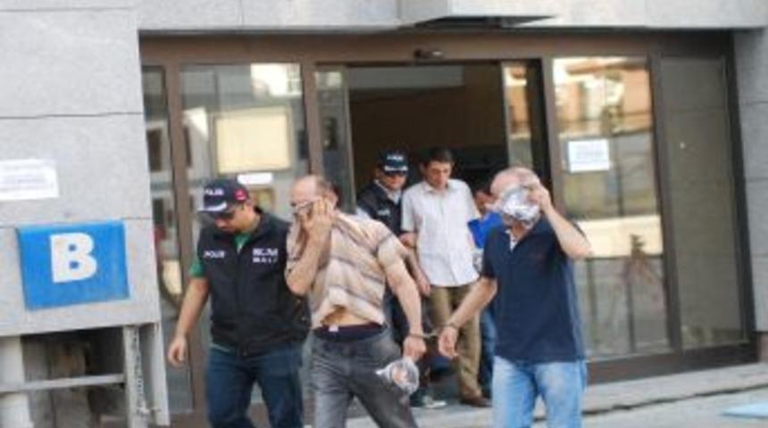 Sahte 'Kraliyet Pulu' Ile İngilizleri Dolandırdılar