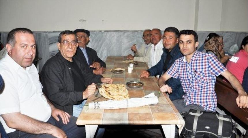 İstanbul&rsquo;dan Gelip Lokma İkramı Yaptılar