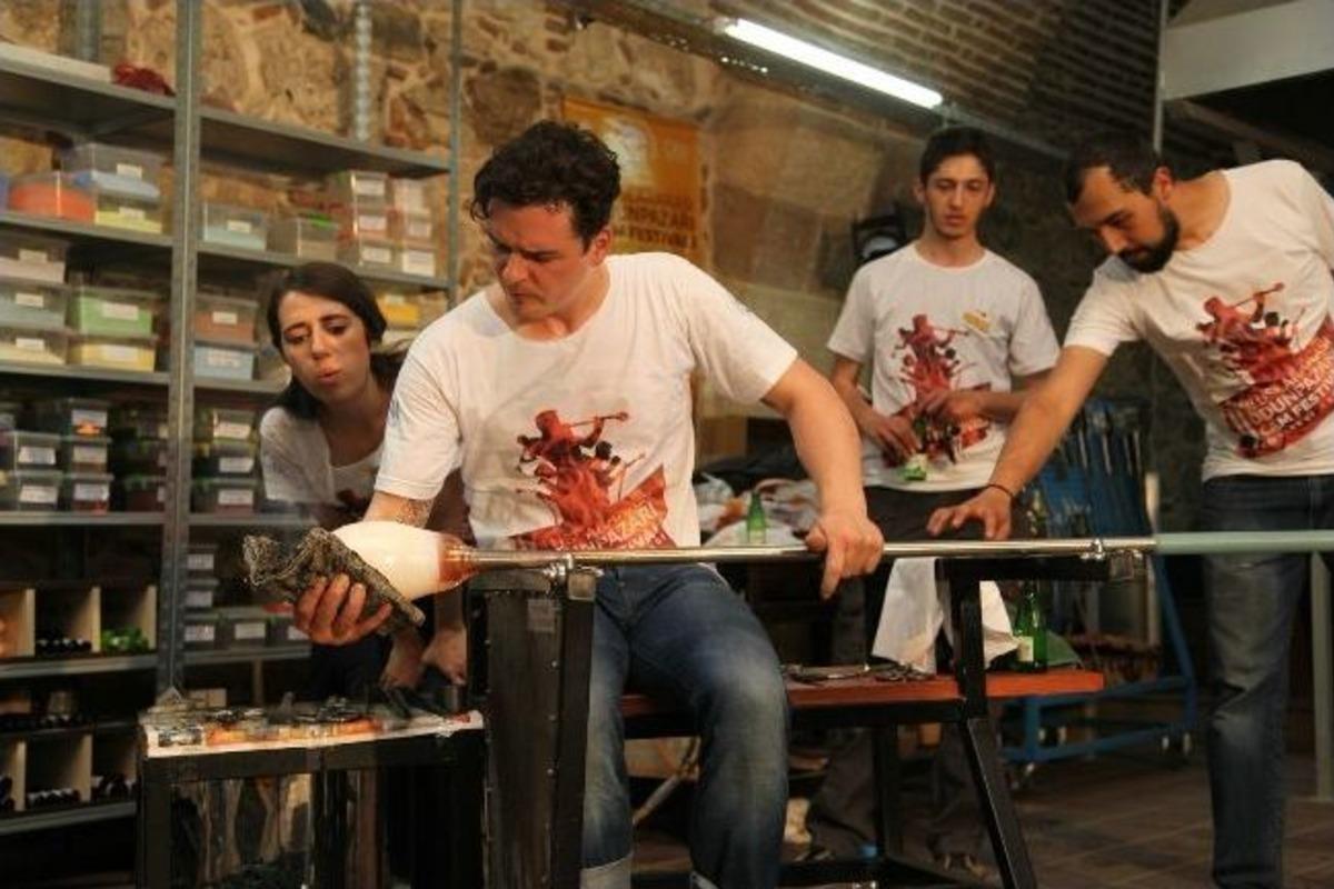 Cam İzleyenleri B&uuml;y&uuml;l&uuml;yor