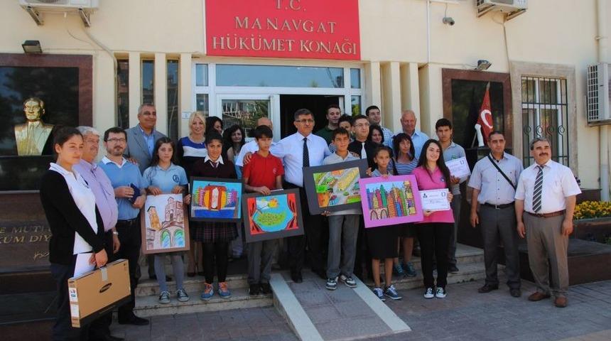 Koca Sinan Haftası Yarışmasında Dereceye Girenlere Bilgisayar &Ouml;d&uuml;l&uuml;