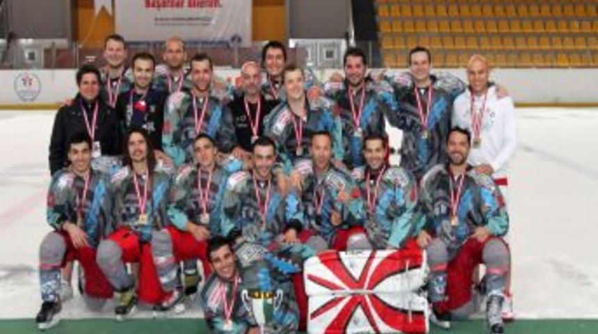 G&uuml;m&uuml;ş Patenler Altın Kazandı