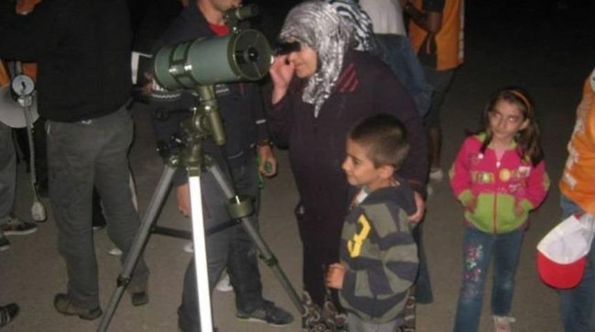 B&uuml;nyanlılar Teleskopla Uzayı Seyretti