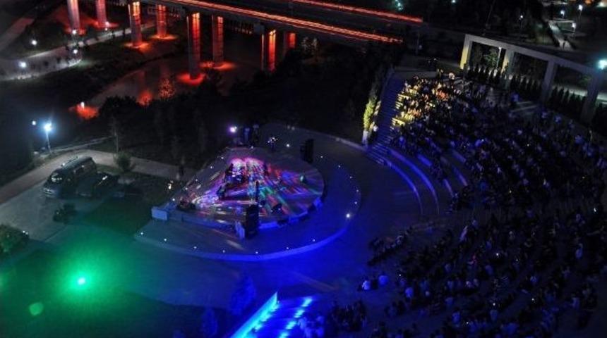 Rekt&ouml;rl&uuml;k Kupası &Ouml;d&uuml;l Takdim T&ouml;reni Coşkuyla Ger&ccedil;ekleştirildi