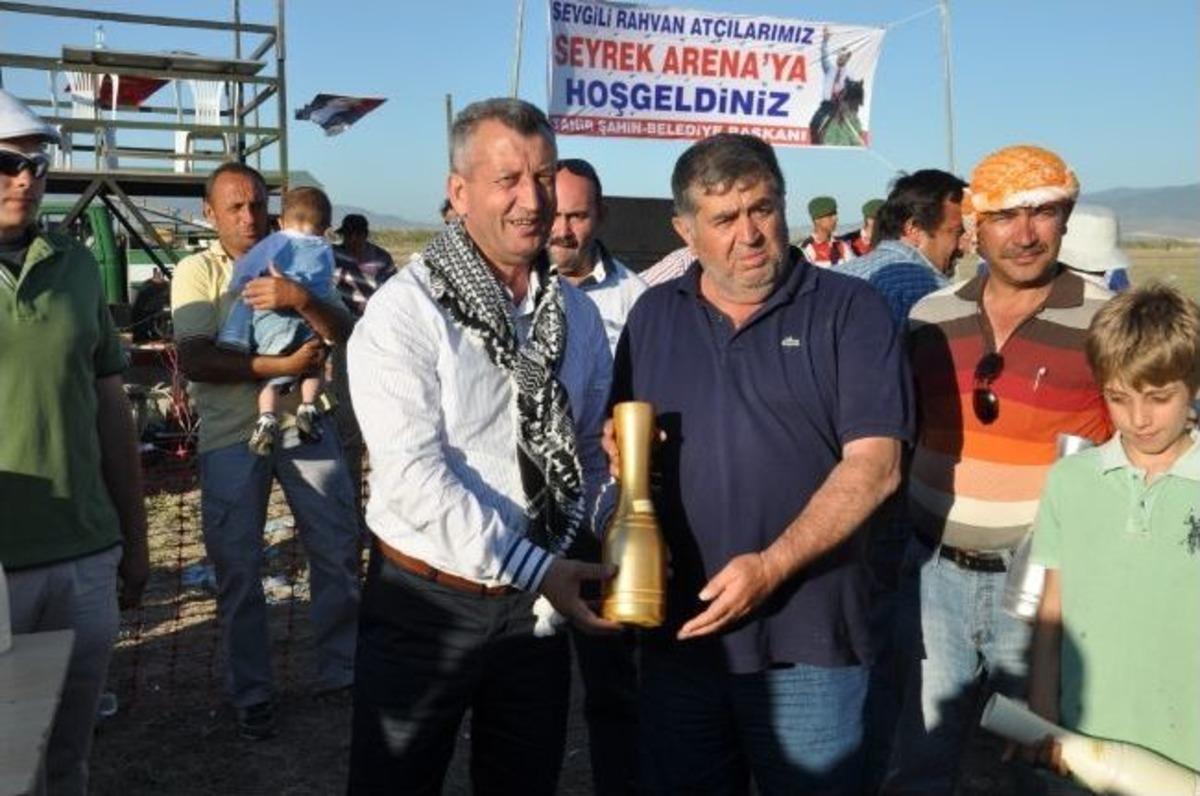 Rahvan Atlar Menemen&rsquo;de Kıyasıya Yarıştı