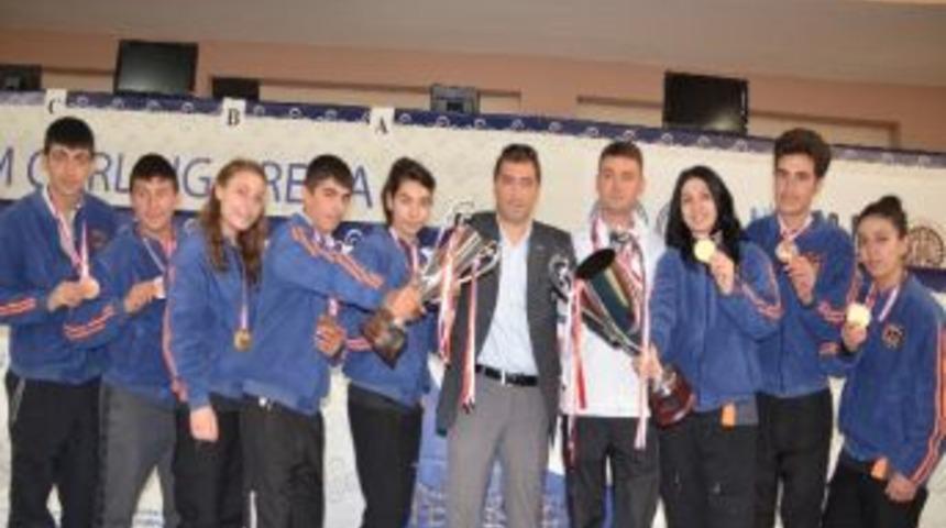 &Ccedil;elebi&rsquo;nin Curling Gururu