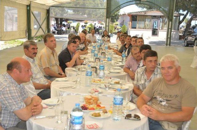 Başkan Burma&rsquo;dan B&uuml;y&uuml;kşehir Personeline Yemek 1