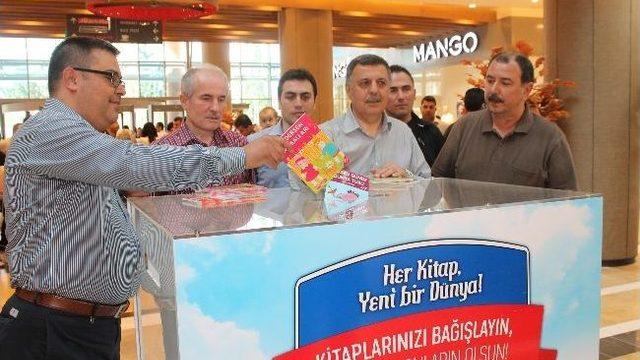 Piazza'nın Kitap Kampanyasına Pakdil De Katıldı