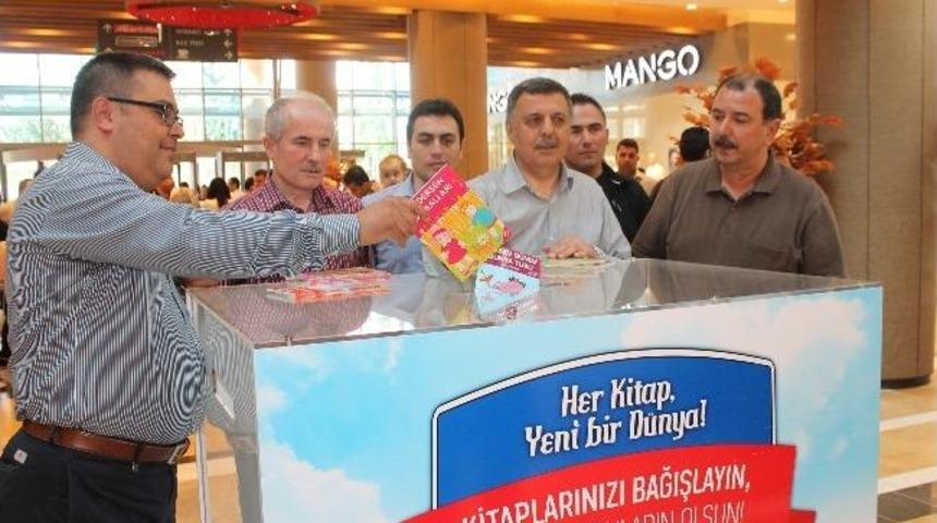 Piazza'nın Kitap Kampanyasına Pakdil De Katıldı