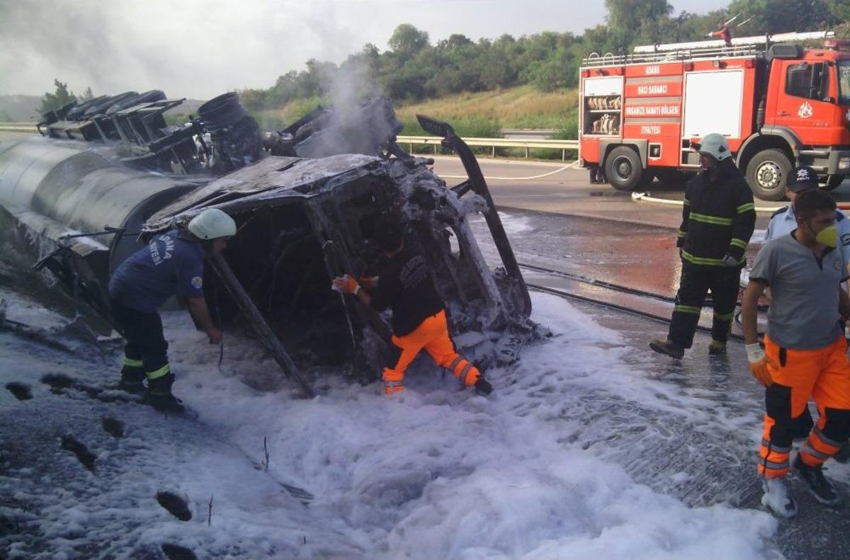 Devrilen Tankerin S&uuml;r&uuml;c&uuml;s&uuml; Yanarak Can Verdi