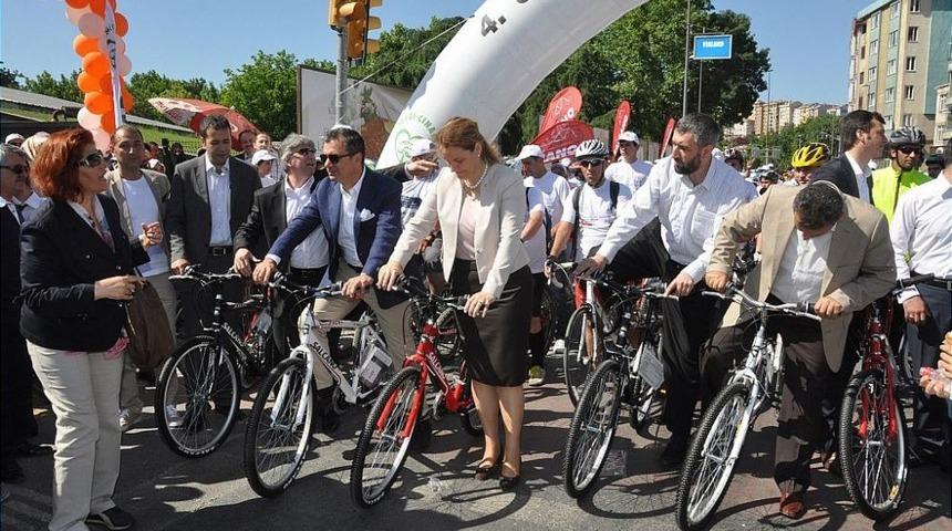 Sevgi Ve Kardeşliğe Pedal &Ccedil;evirdiler