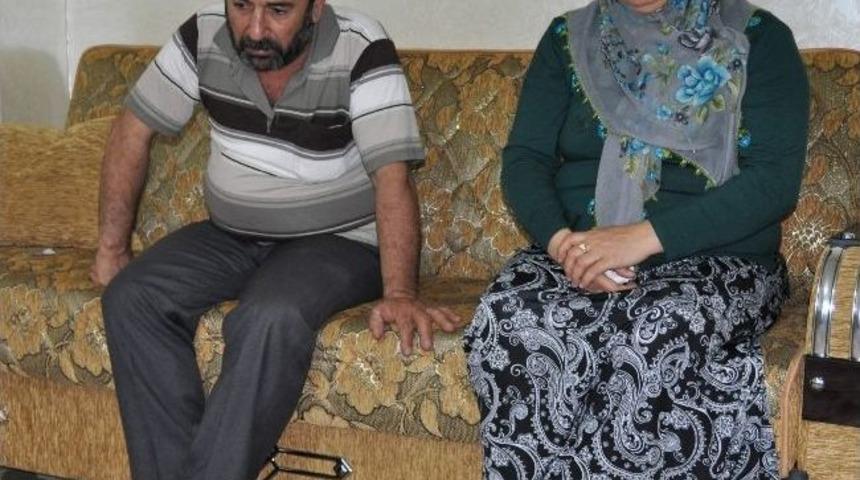 Anne Ve Baba, Kayıp &Ccedil;ocuğunu Arıyor