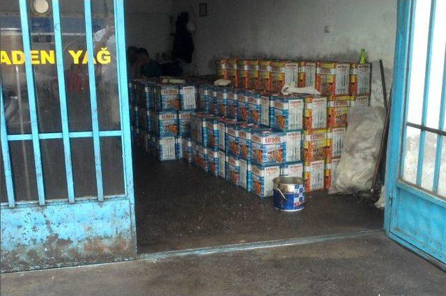 Kayseri Polisinden G&uuml;mr&uuml;k Ka&ccedil;ağı Sigara Ve 10 Numara Madeni Yağ Operasyonu 1