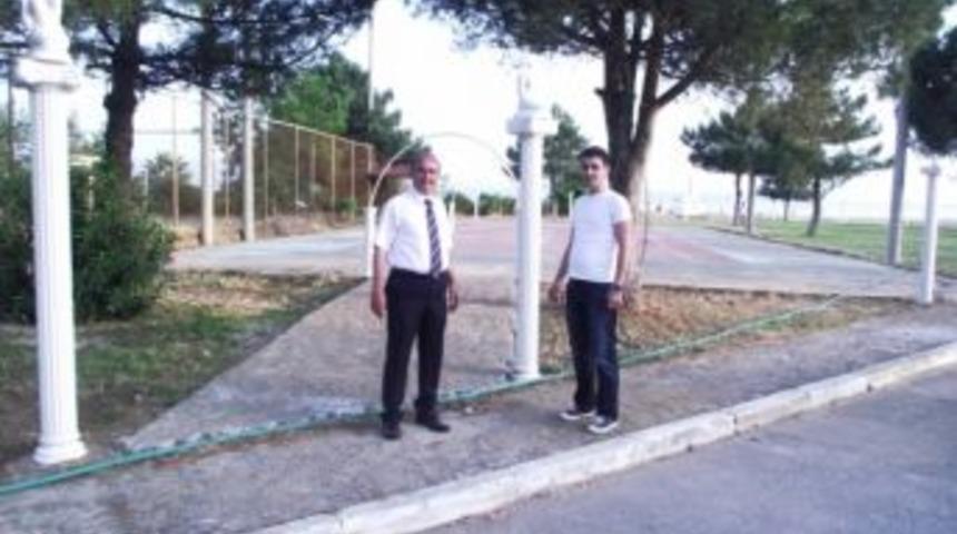 Ak&ccedil;ay'da Tesis M&uuml;d&uuml;r&uuml; Belediye Başkanı Gibi &Ccedil;alışıyor