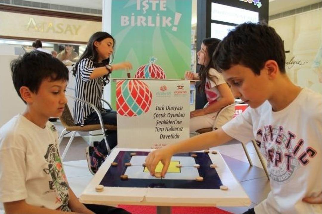 T&uuml;rk D&uuml;nyası &Ccedil;ocuklarının En Renkli Zirvesi