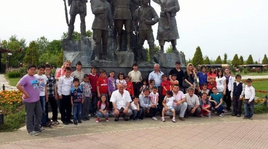 Askerler K&ouml;y &Ccedil;ocuklarına Haklarını Anlattı