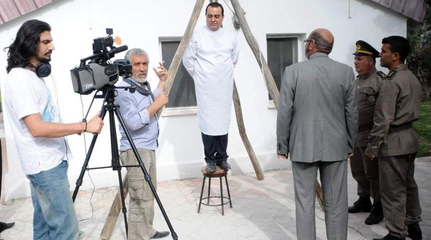 Adnan Menderes Darbenin Yıld&ouml;n&uuml;m&uuml;nde Asıldı