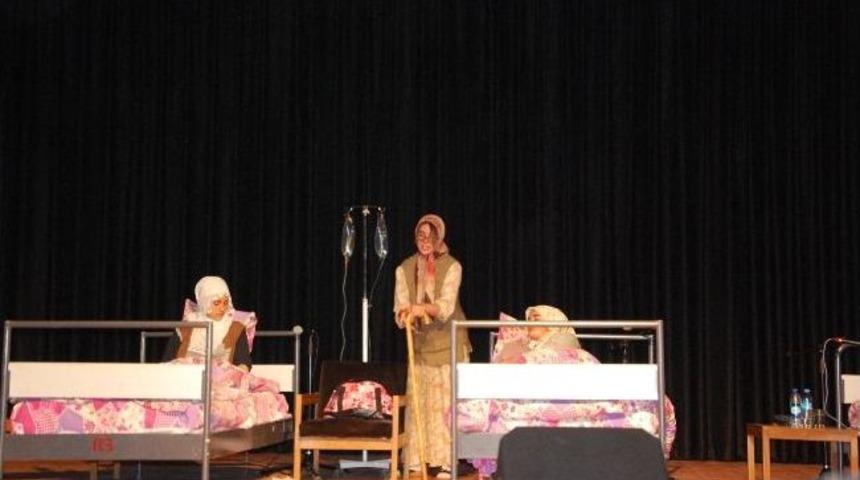 Patnos&rsquo;ta Tiyatro G&ouml;sterisi