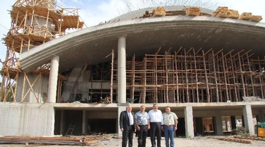 Konukoğlu, Rasim Paşa Hendek Merkez Camii&rsquo;nin Bir Minaresinin Yapımını &Uuml;stlendi