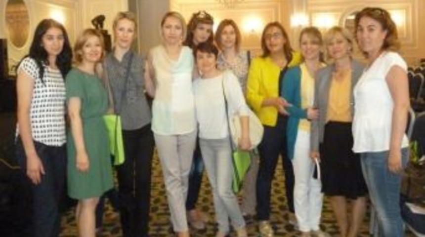 Hemşire Ve Ebelere Yenidoğan Beslenmesi Anlatıldı