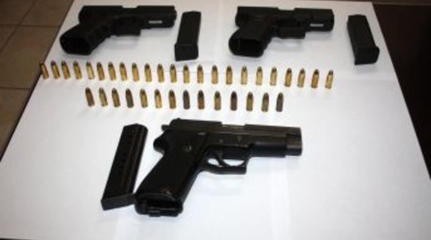 Glock marka silahlar polisin dikkatinden ka&ccedil;madı