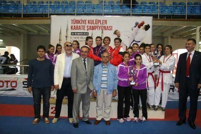 Hendek Belediyesi Karate Kulübü Sporcuları Sırbistan’da Türkiye’yi Temsil Edecek