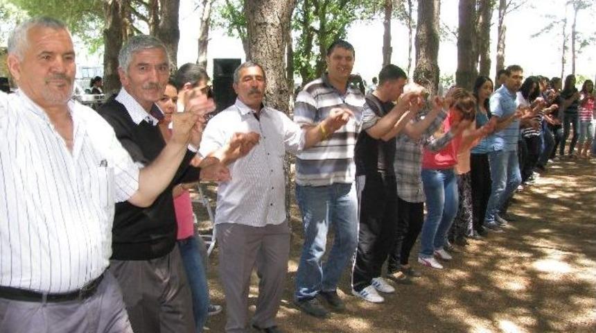 Halaylar Birlik Ve Beraberlik İ&ccedil;in &Ccedil;ekildi