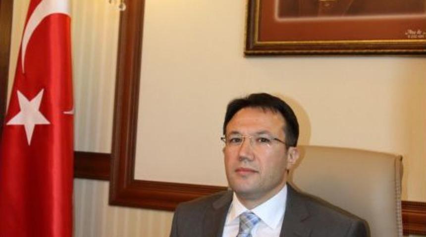 T&uuml;rkiye&rsquo;nin En Gen&ccedil; Valisi Erzincan&rsquo;da G&ouml;reve Başladı