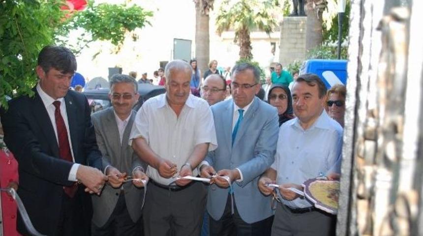 Busmek'ten Şenlikli Sergi A&ccedil;ılışı