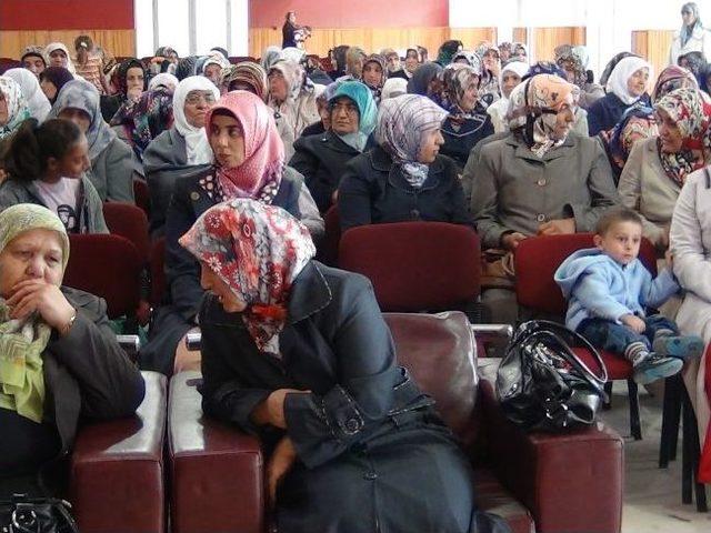 Akdağmadeni’nde “aile İçi İletişim” Konferansı Düzenlendi