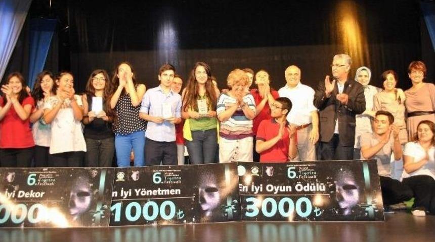 Tiyatro Festivali&rsquo;nde &Ouml;d&uuml;ller Sahiplerini Buldu