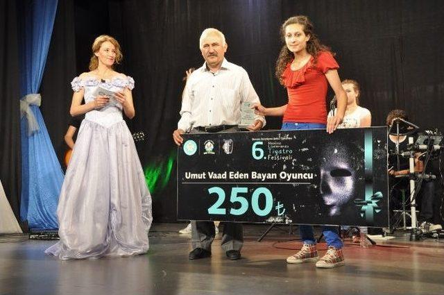 Tiyatro Festivali&rsquo;nde &Ouml;d&uuml;ller Sahiplerini Buldu 2