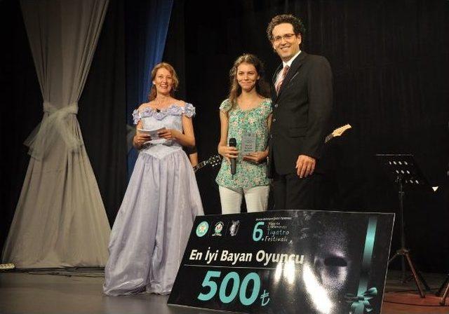 Tiyatro Festivali&rsquo;nde &Ouml;d&uuml;ller Sahiplerini Buldu 3