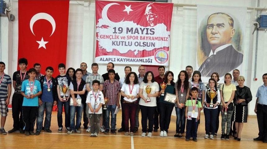 19 Mayıs Satran&ccedil; Turnuvası'nda Dereceye Giren Sporcular Belli Oldu