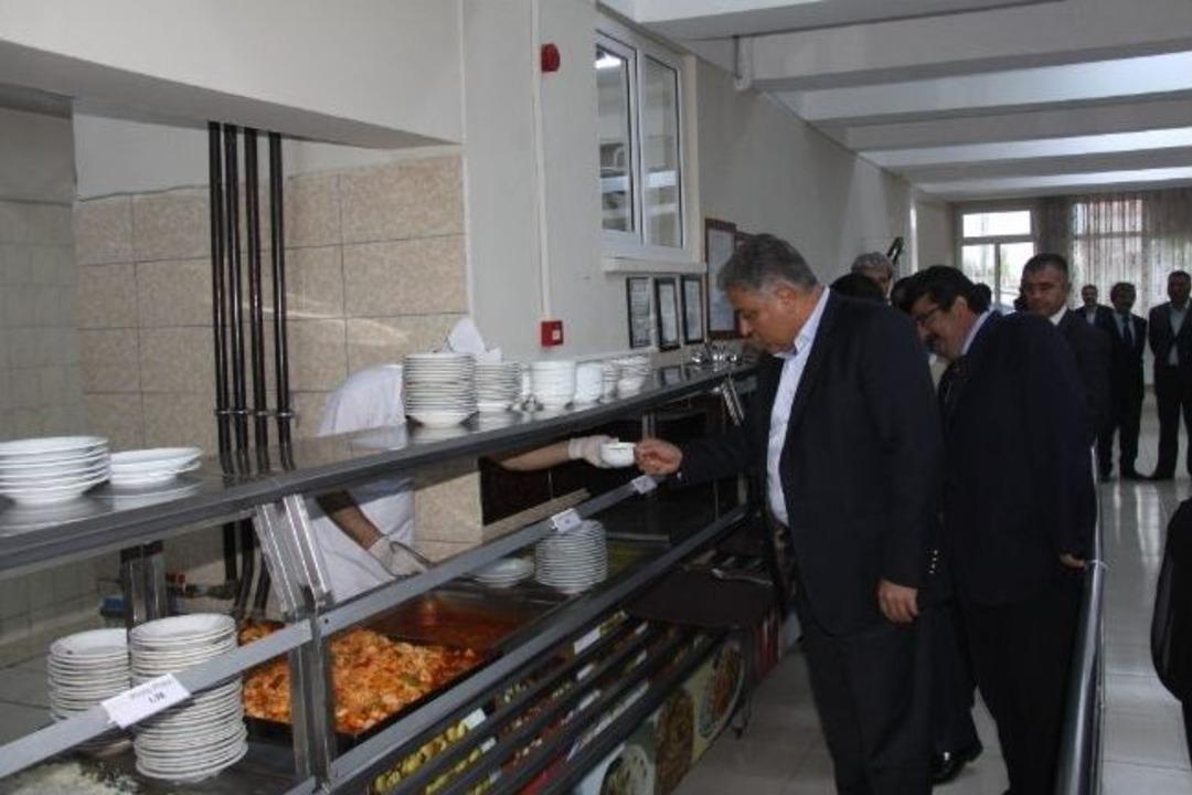 Vali Tekinarslan, &Uuml;niversite &Ouml;ğrencileriyle Bir Araya Geldi