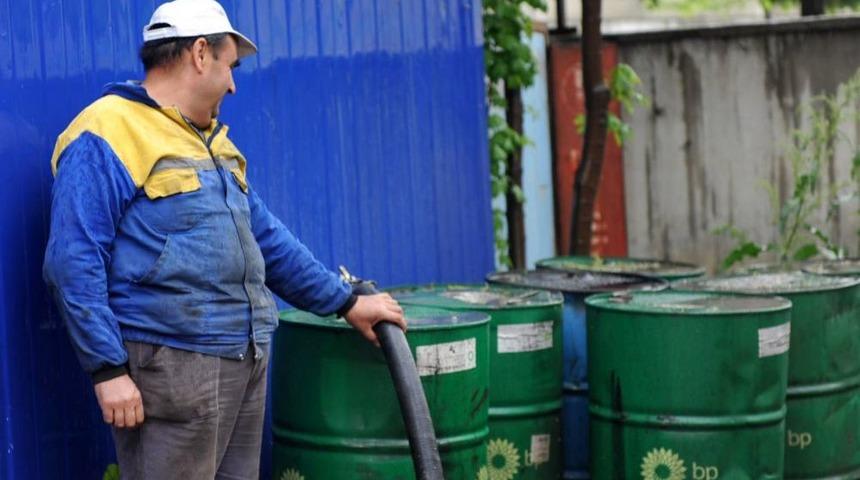 Boz&uuml;y&uuml;k Belediyesi, PETDER&rsquo;e 1,5 Ton Atık Motor Yağı Teslim Etti