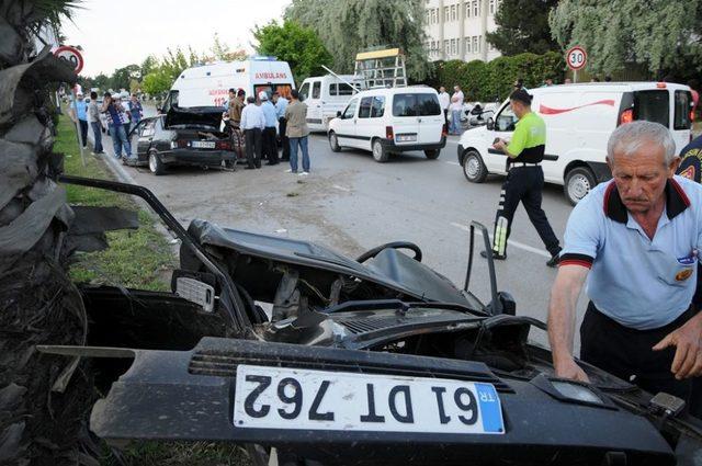 İkiye B&ouml;l&uuml;nen Aracın S&uuml;r&uuml;c&uuml;s&uuml; Kazadan Burnu Kanamadan Kurtuldu 2