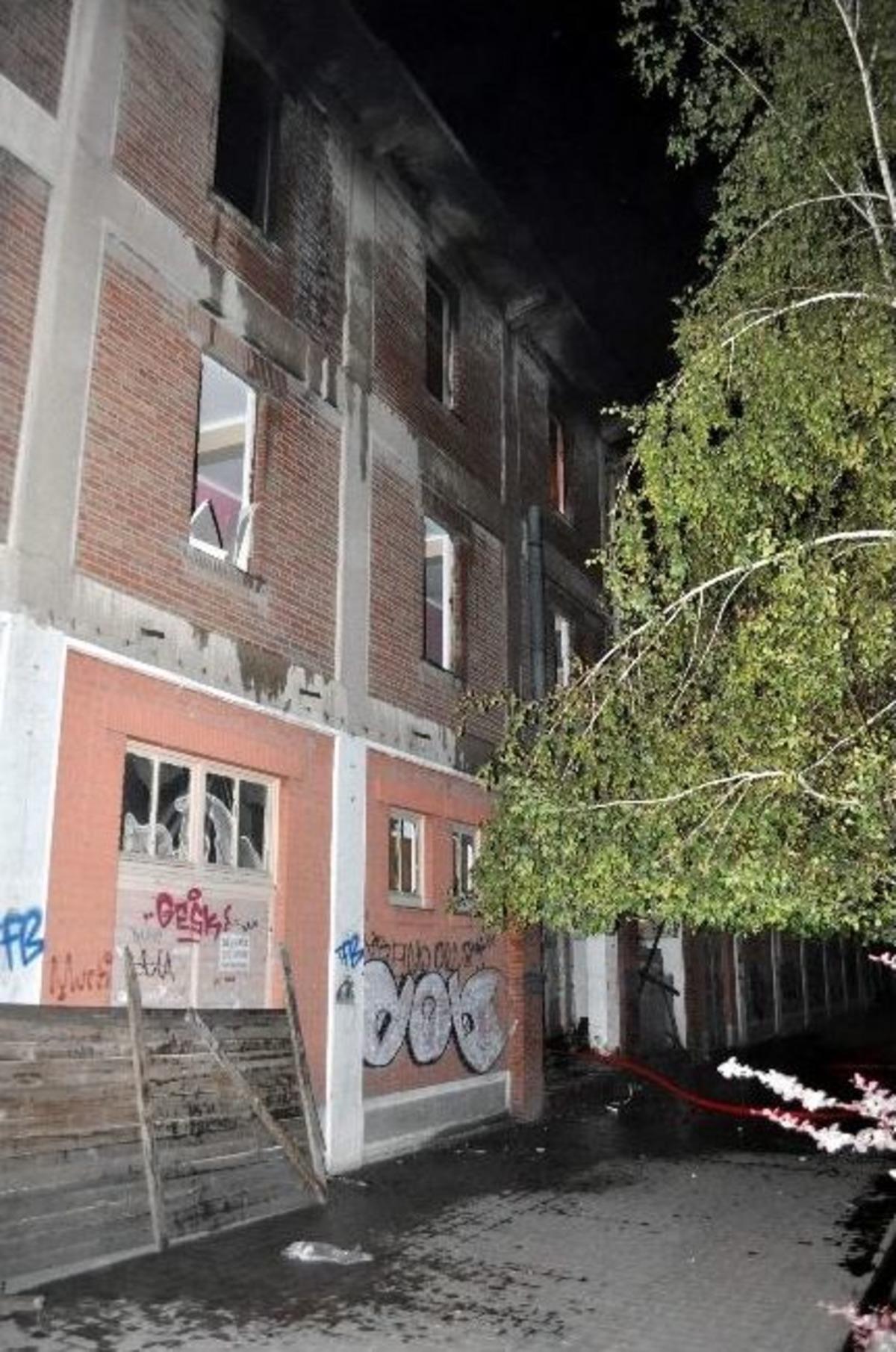 Eskişehir'de Tarihi Sinema Binası Alev Alev Yandı