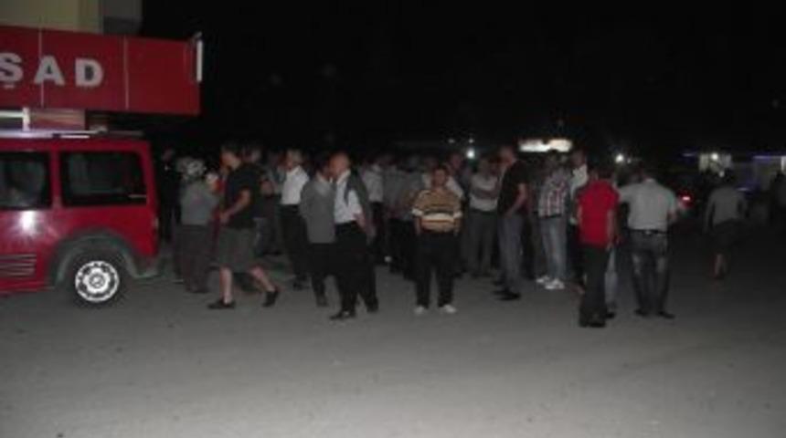 D&uuml;zi&ccedil;i'nde Iki Aile Arasında Silahlı Kavga: 5 &Ouml;l&uuml;, 2 Yaralı