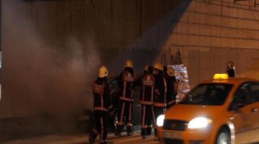 Seyir Halindeyken Alev Topuna D&ouml;nen Ara&ccedil;tan Son Anda Indi