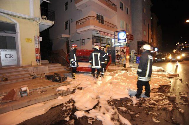 Çanakkale'de Ambulans Otomobile Çarptı: 4 Yaralı