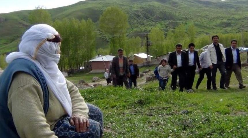 Oğlu Ve Eşini Kaybeden Dilşah Nineye Kaymakam Sahip &Ccedil;ıktı