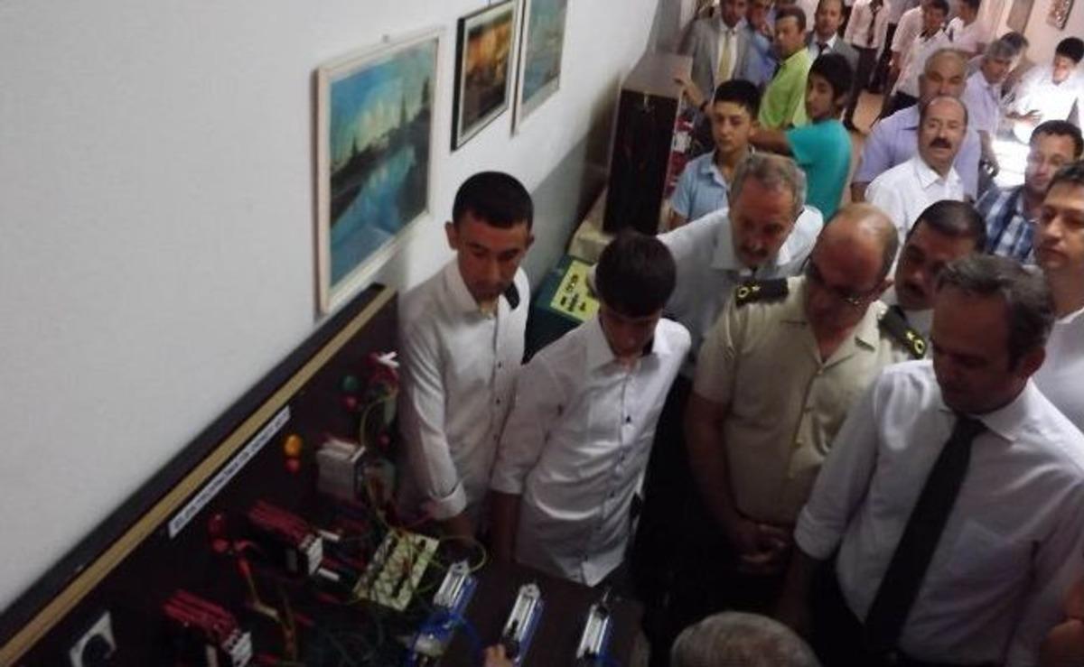 Kula Meslek Lisesi &Ouml;ğrencilerinden Yılsonu Sergisi